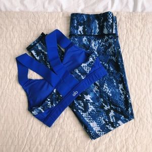 ALO Yoga Blue Snakeskin Set - Bra & Leggings S